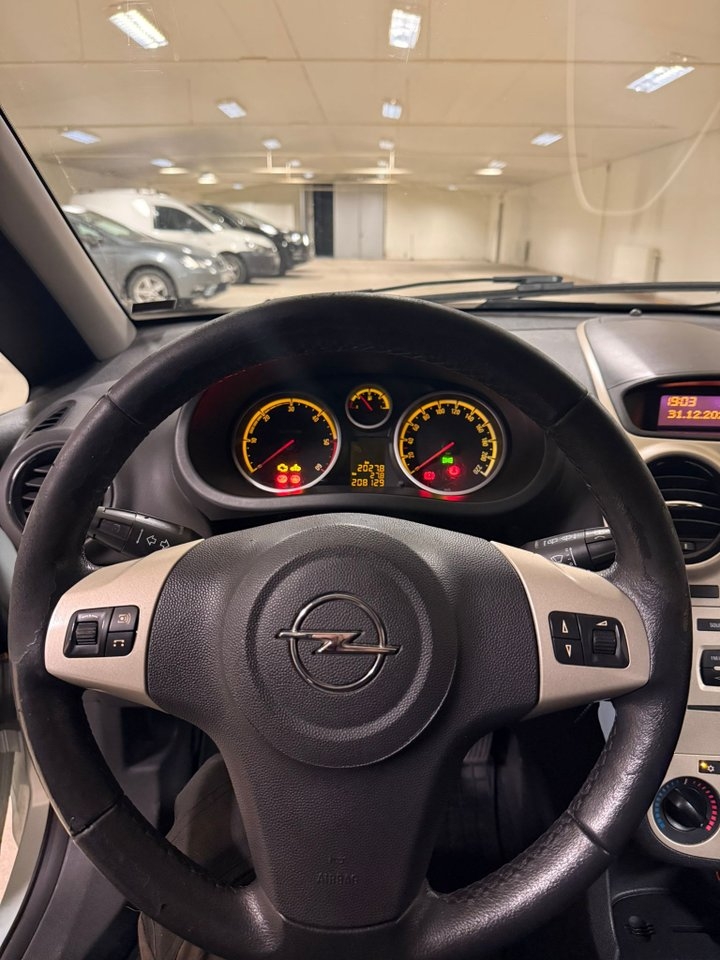 Opel Corsa 2008, bild 6/7