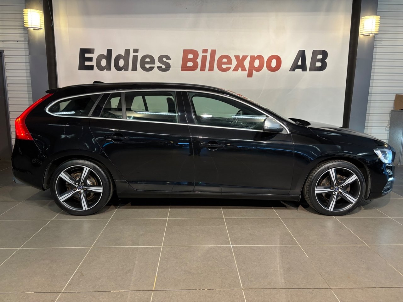 Volvo V60 D4 R-Design 190HK 2017, bild 3/10