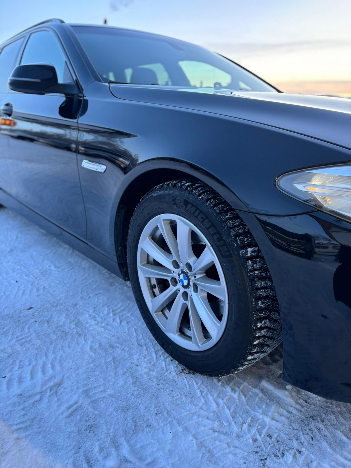 BMW 520 d xDrive Touring Steptronic 2017, bild 3/9