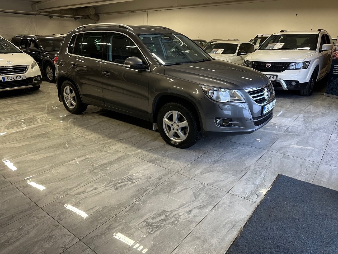 Volkswagen Tiguan 2011, photo 2/10