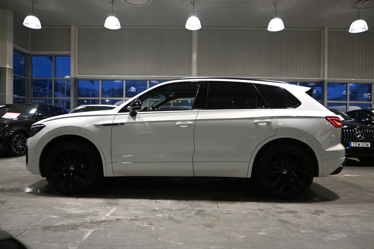 Volkswagen Touareg 2023, photo 2/10