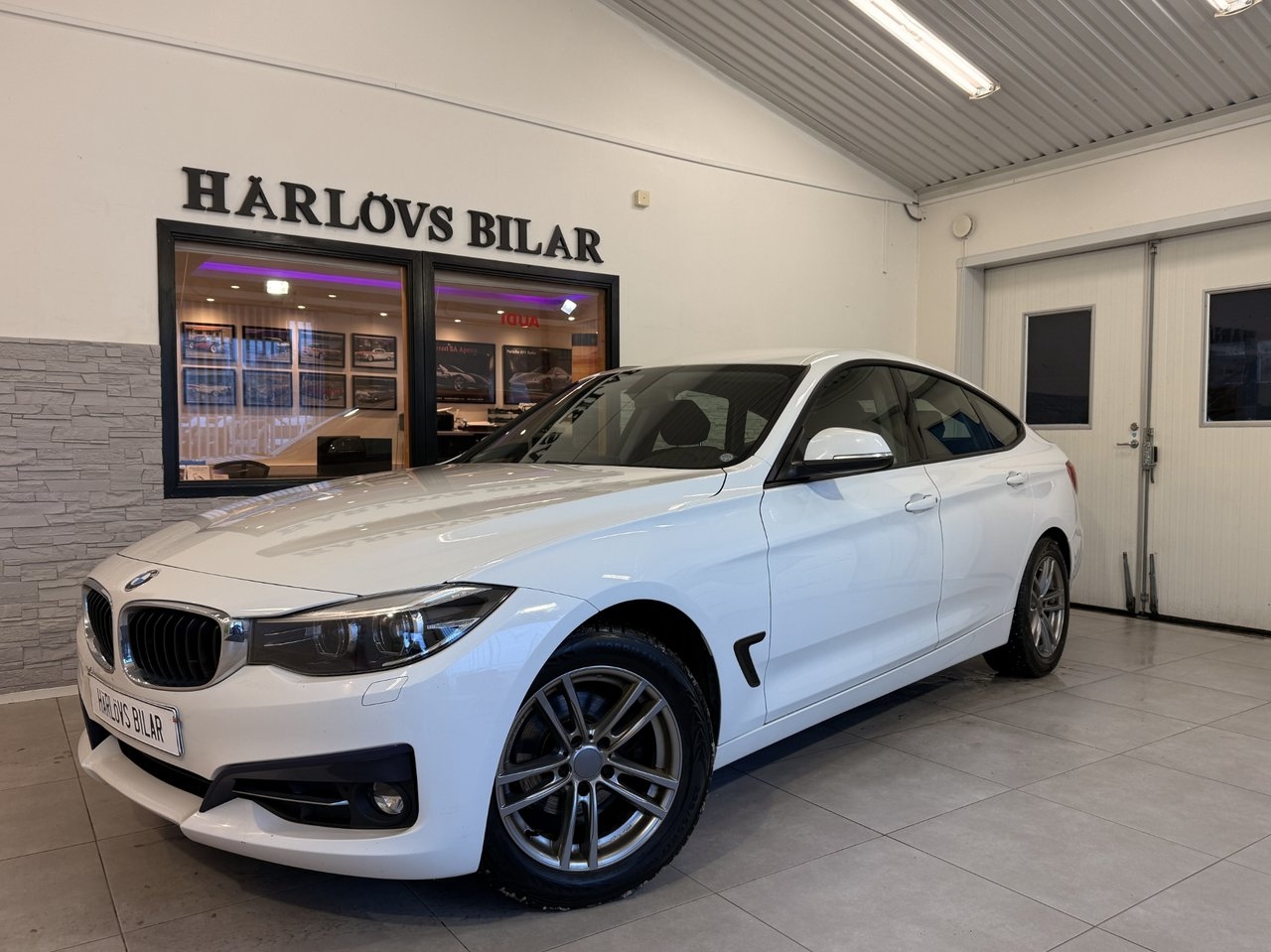 BMW 320 2019, bild 2/10