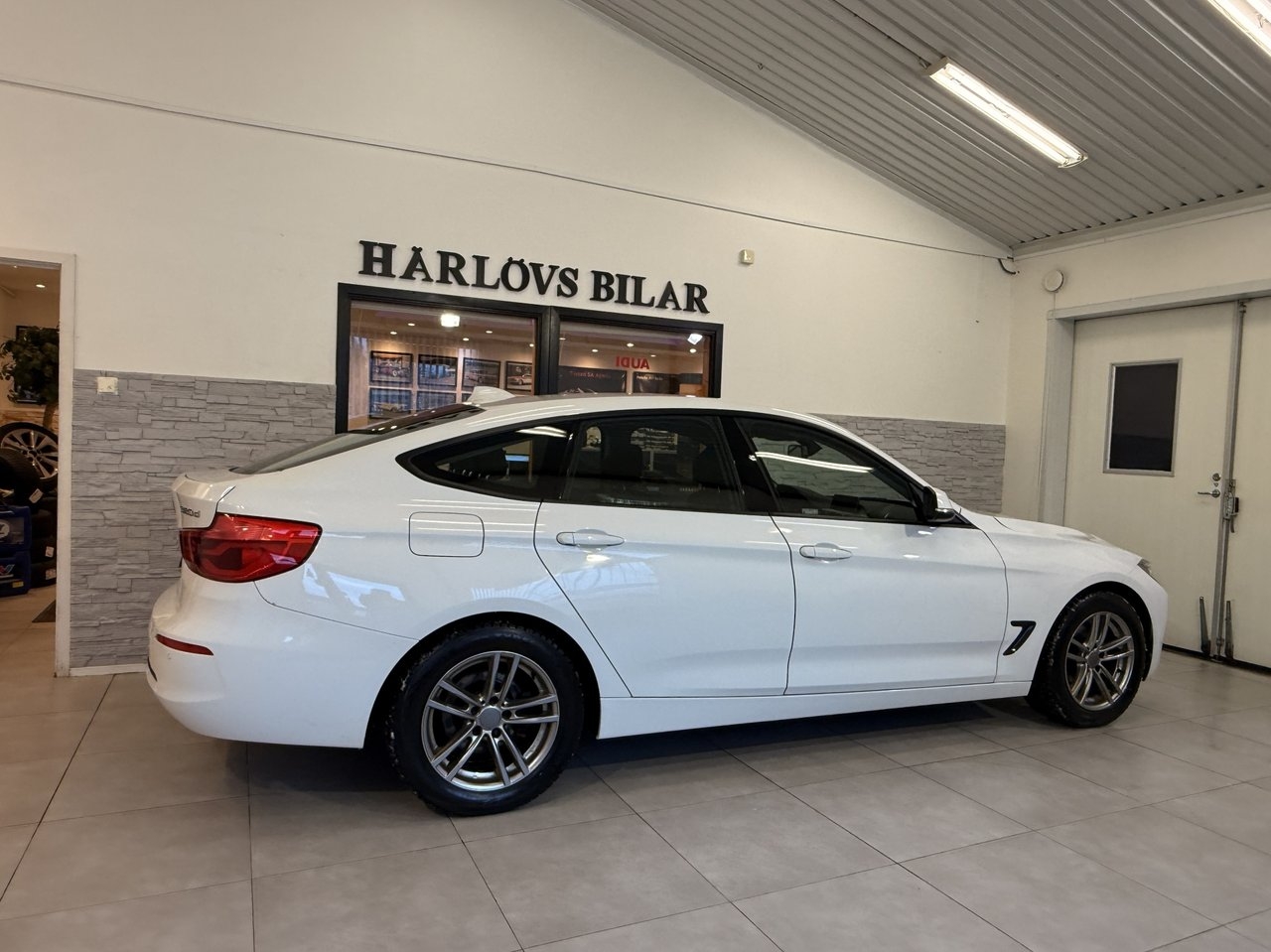 BMW 320 2019, bild 6/10