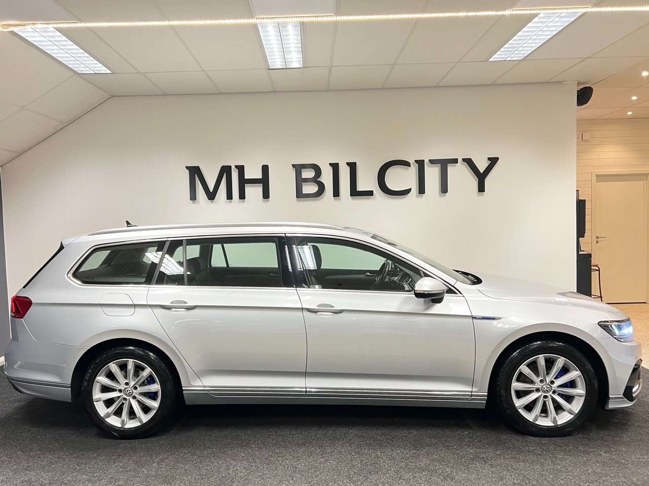Volkswagen Passat 2020, photo 5/13