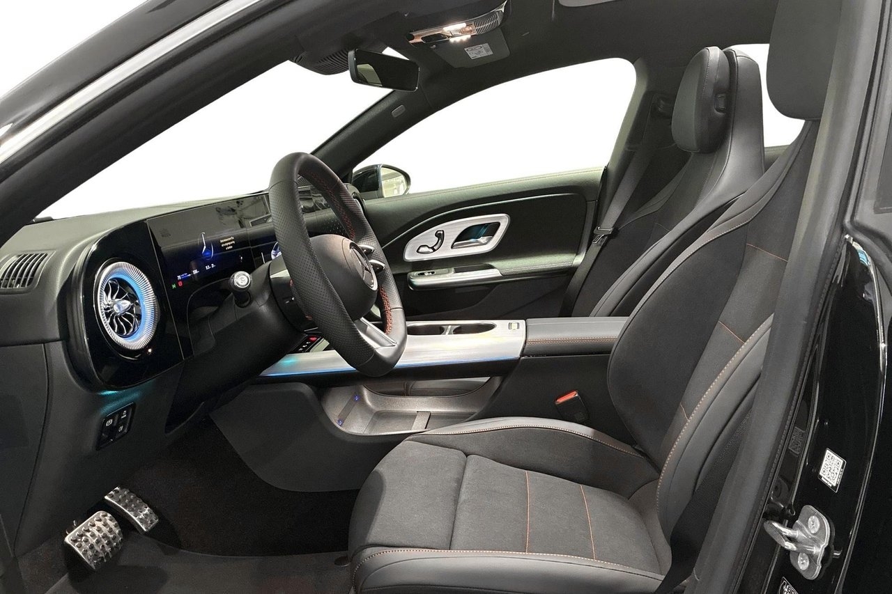 Mercedes-Benz CLA 250+ 2026, photo 7/10