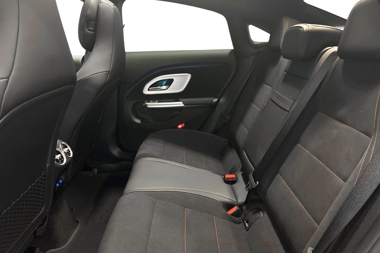 Mercedes-Benz CLA 250+ 2026, photo 6/10