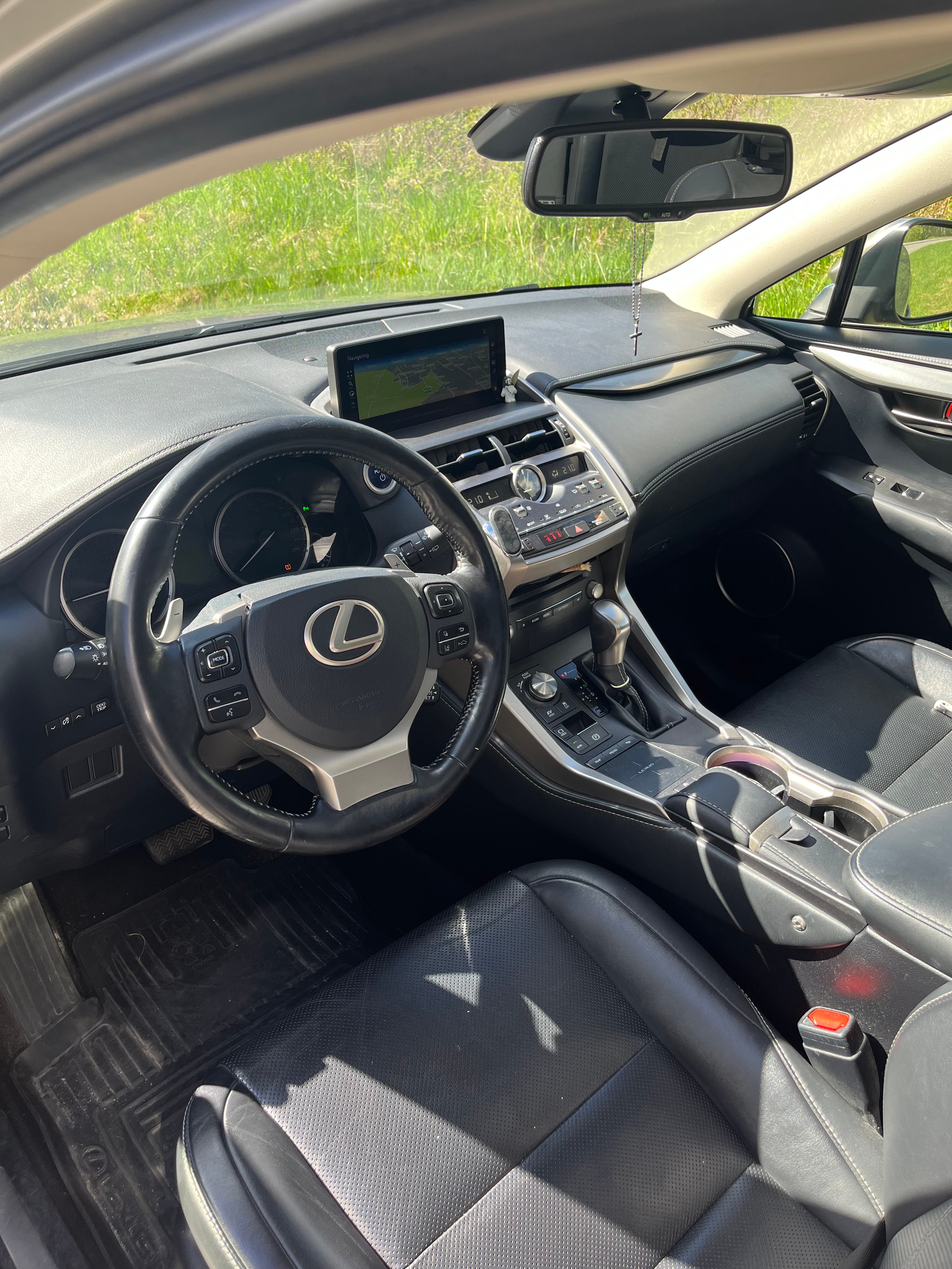 Lexus NX 300h AWD 2.5 AWD E-CVT 2019, photo 3/10