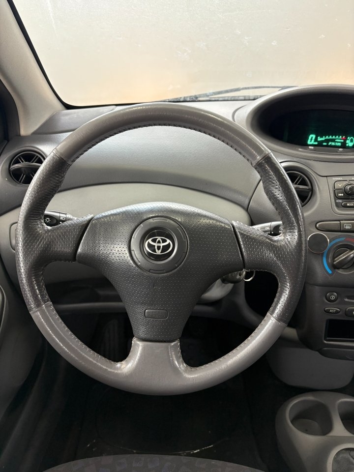 Toyota Yaris 3-dörrar 1.3 VVT-i 2002, bild 6/8
