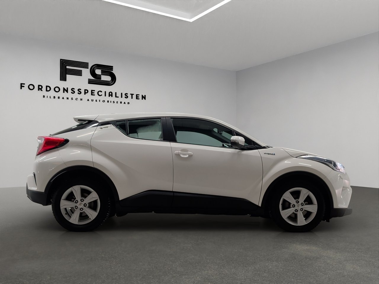 Toyota C-HR Hybrid CVT Active Euro 6 2017, bild 3/27