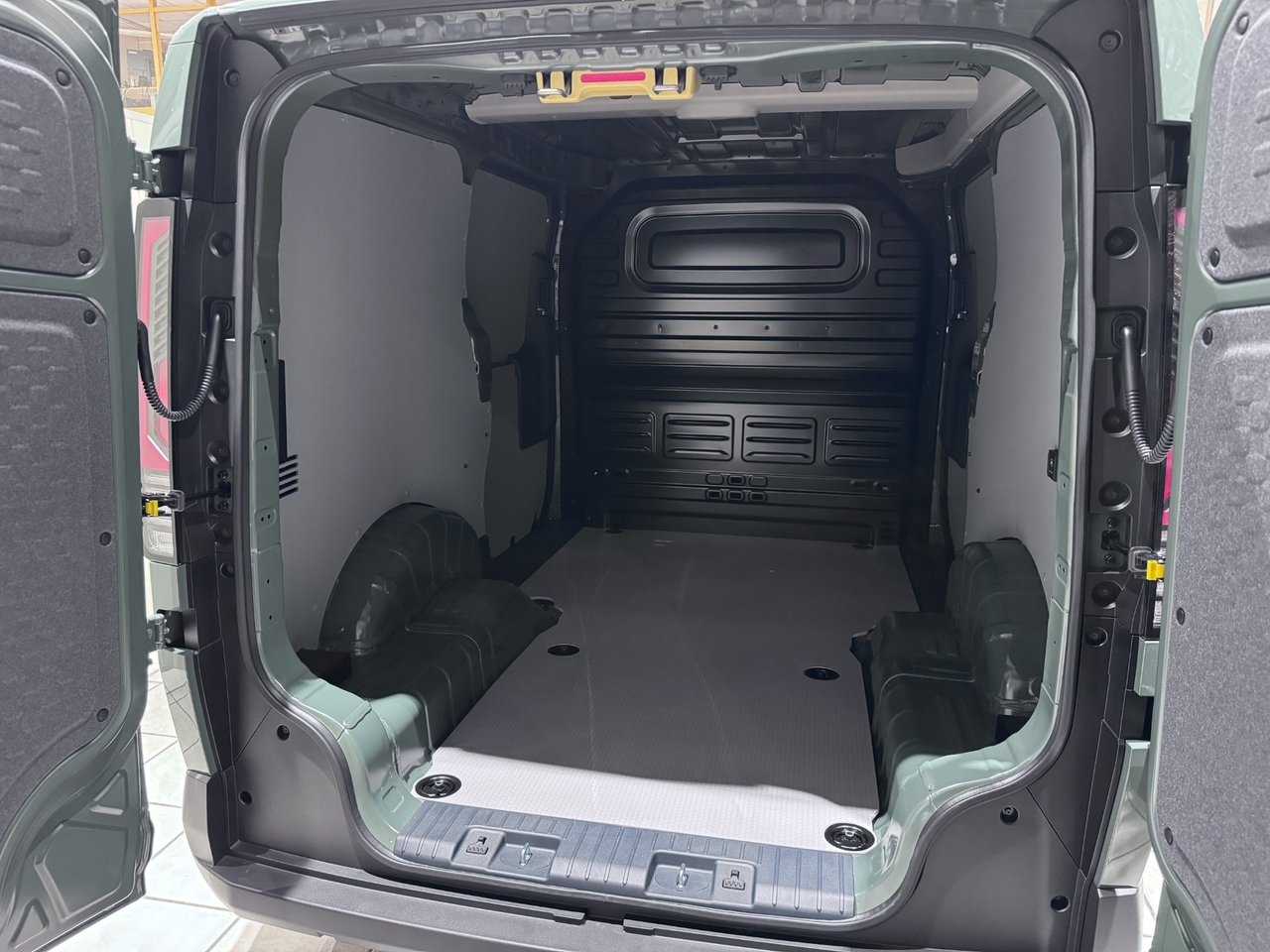 Kia PV5 Cargo Plus Pro 71.2 kWh 2026, bild 4/20