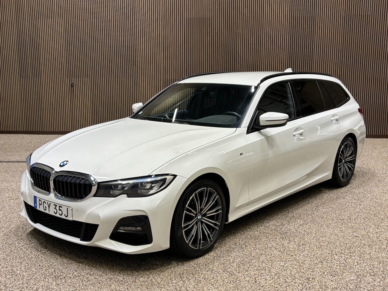 BMW 320 d Touring Steptronic M Sport 2020, kuva 2/9