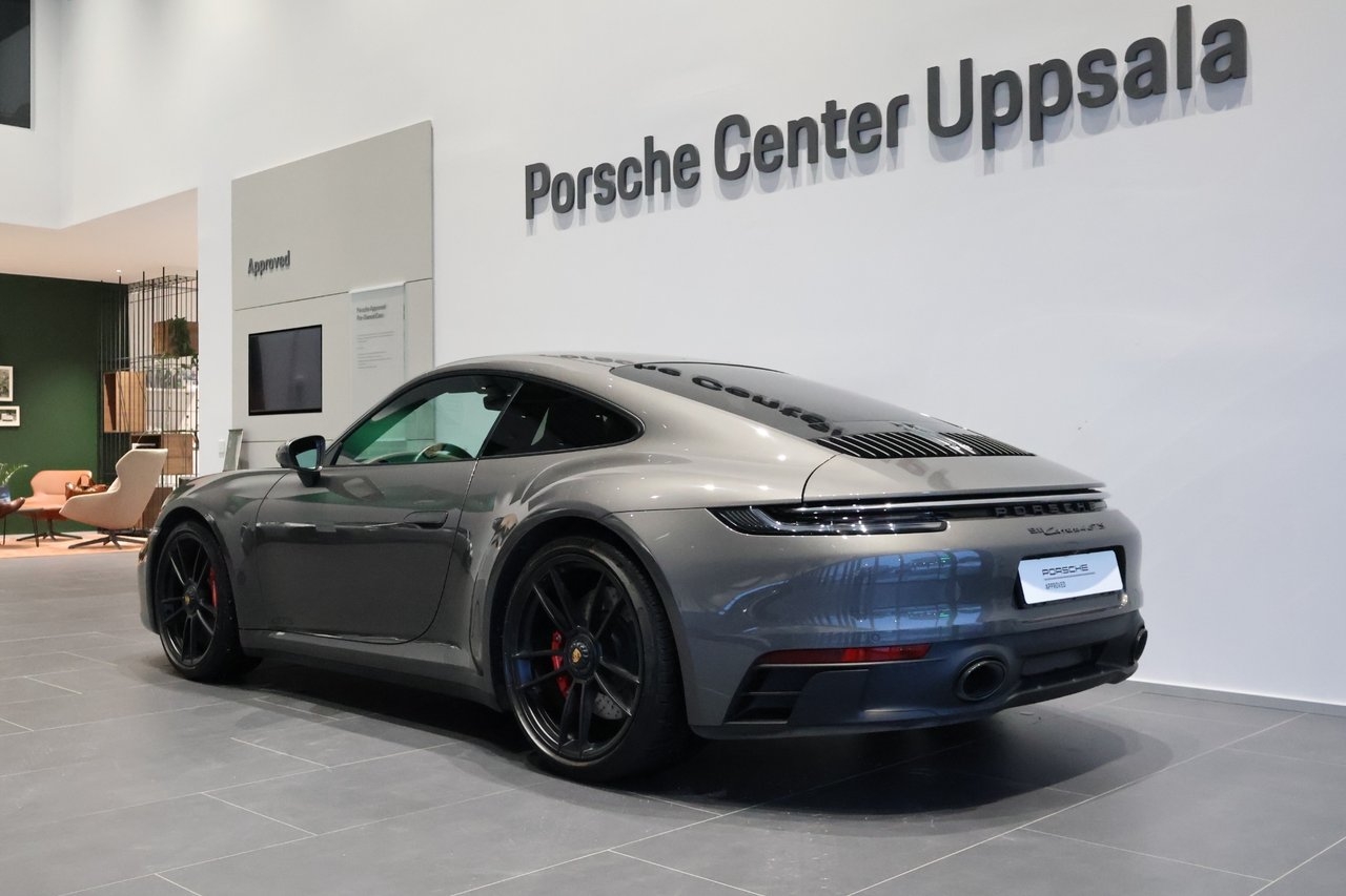 Porsche 911 Carrera 4 GTS 2024, photo 3/10