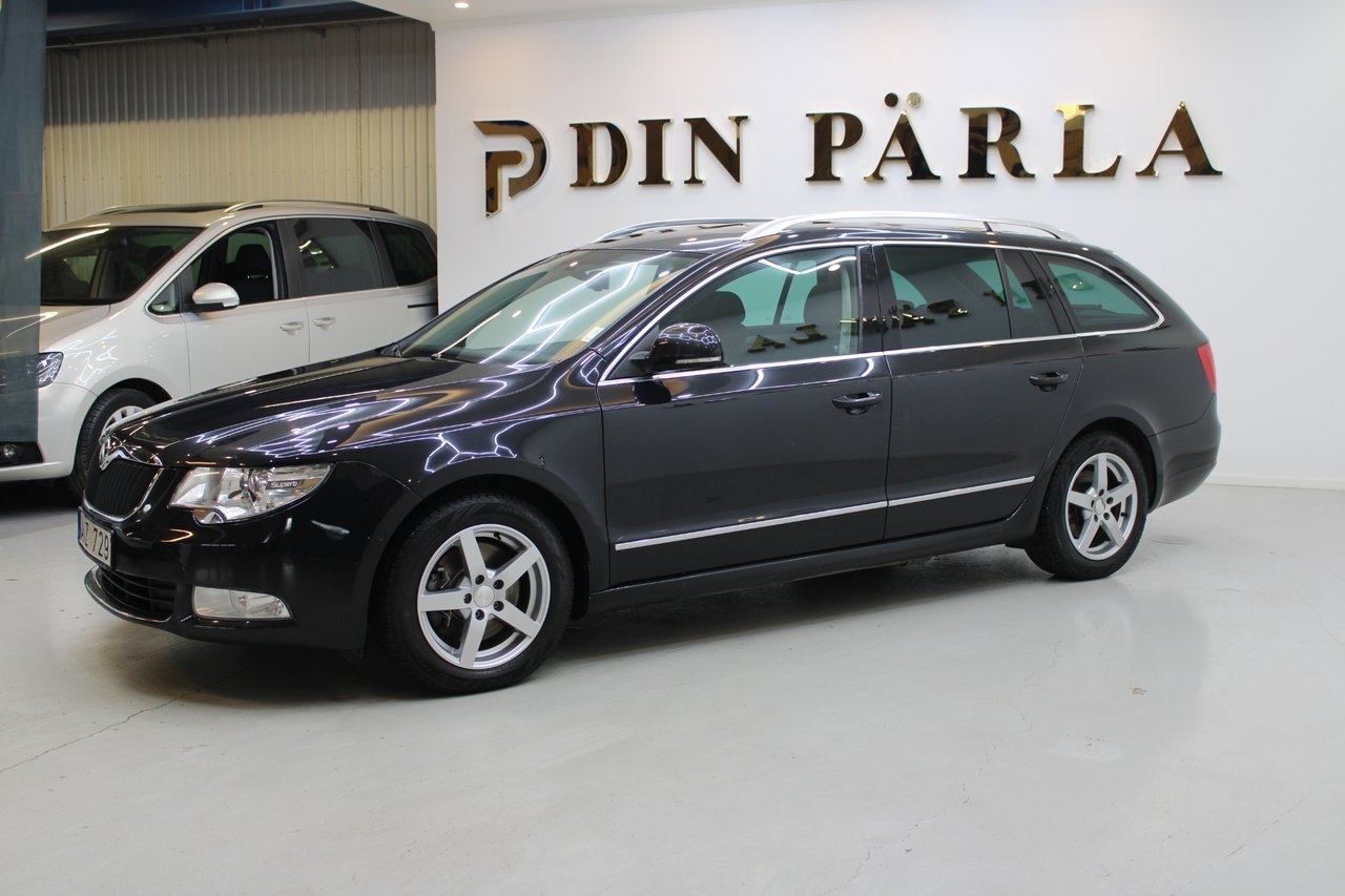 Skoda Superb 2011, bild 2/10
