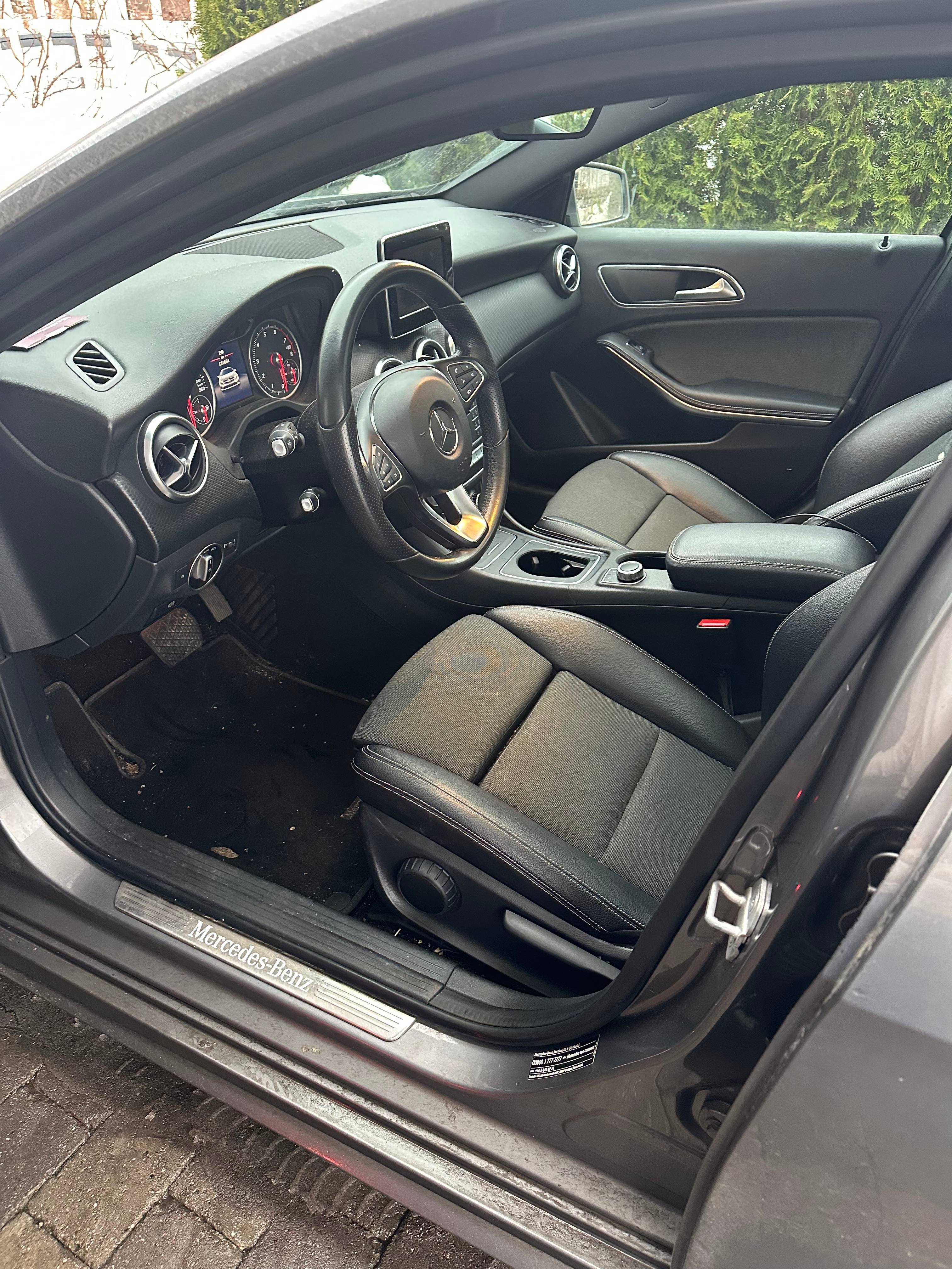 Mercedes-Benz A 180 2018, bild 6/8