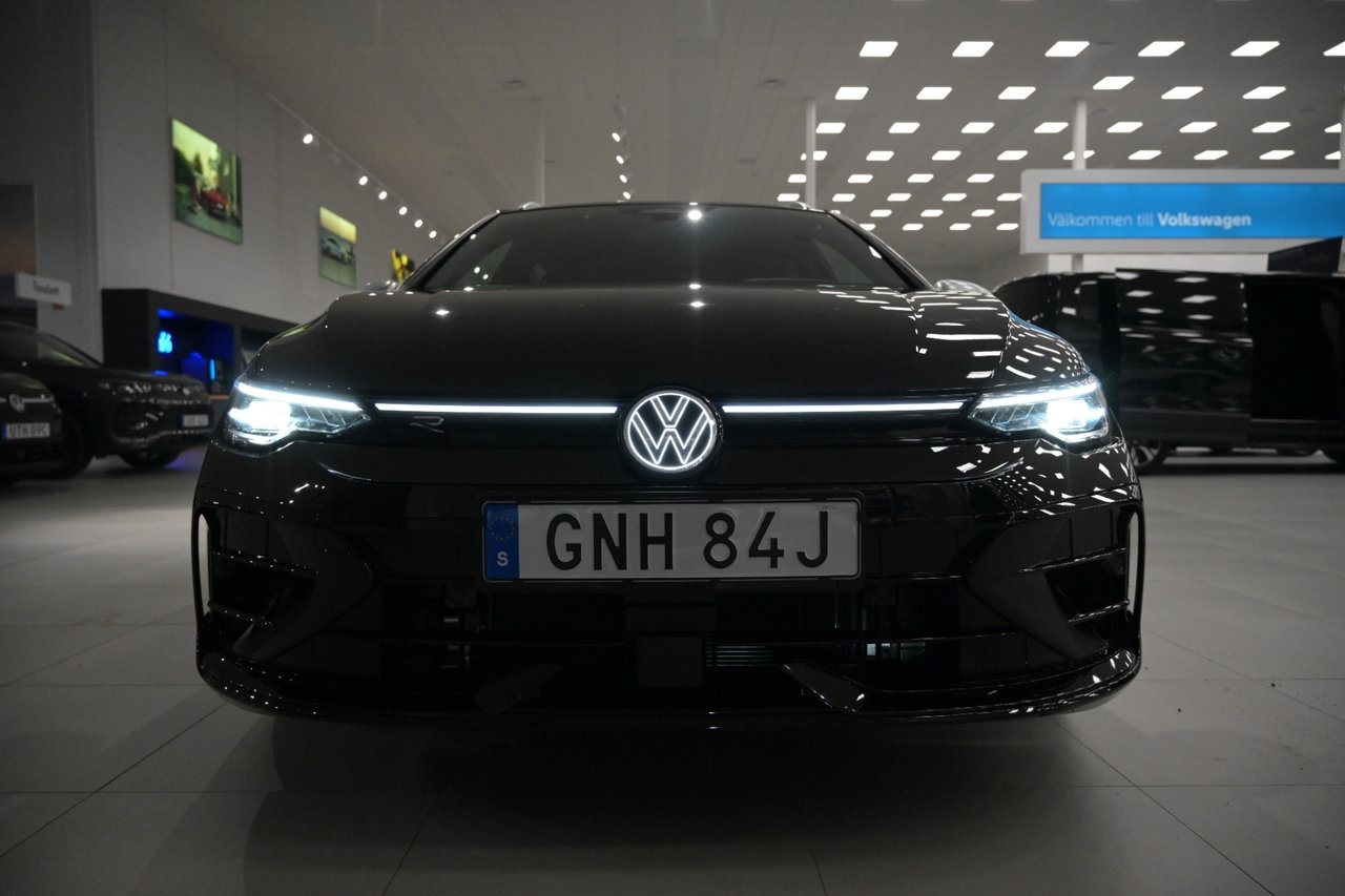 Volkswagen Golf R Sportcombi 333 hk Drag 2026, bild 3/10