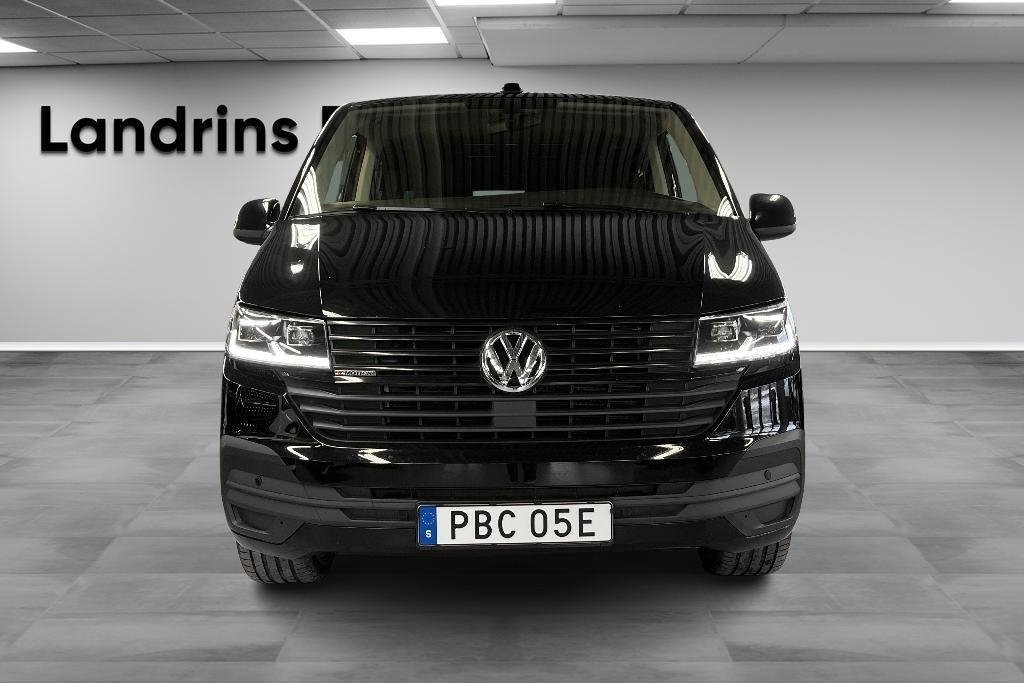 Volkswagen Multivan 2022, photo 2/10
