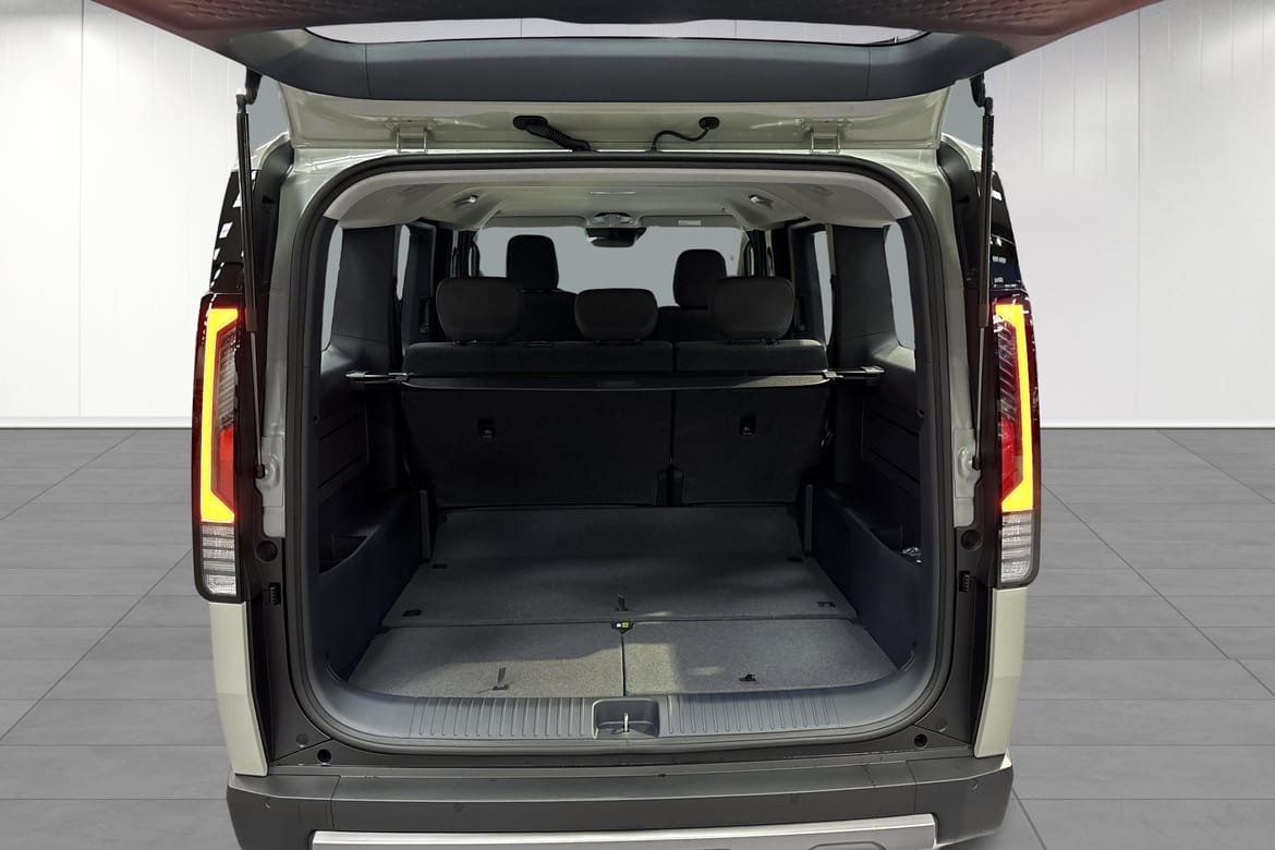 Kia PV5 Plus 5 sits 2026, bild 6/10
