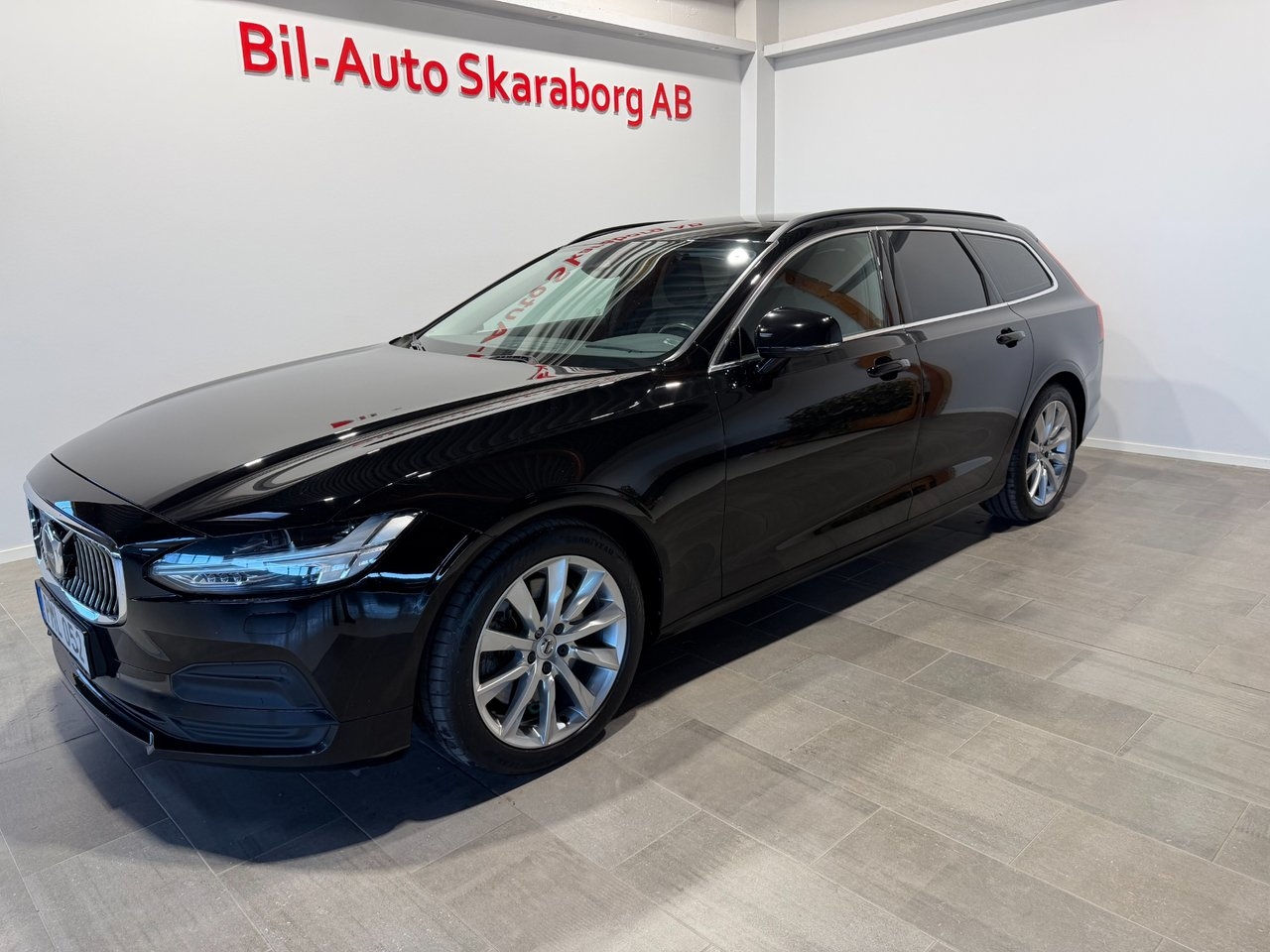 Volvo V90 2022, kuva 2/25