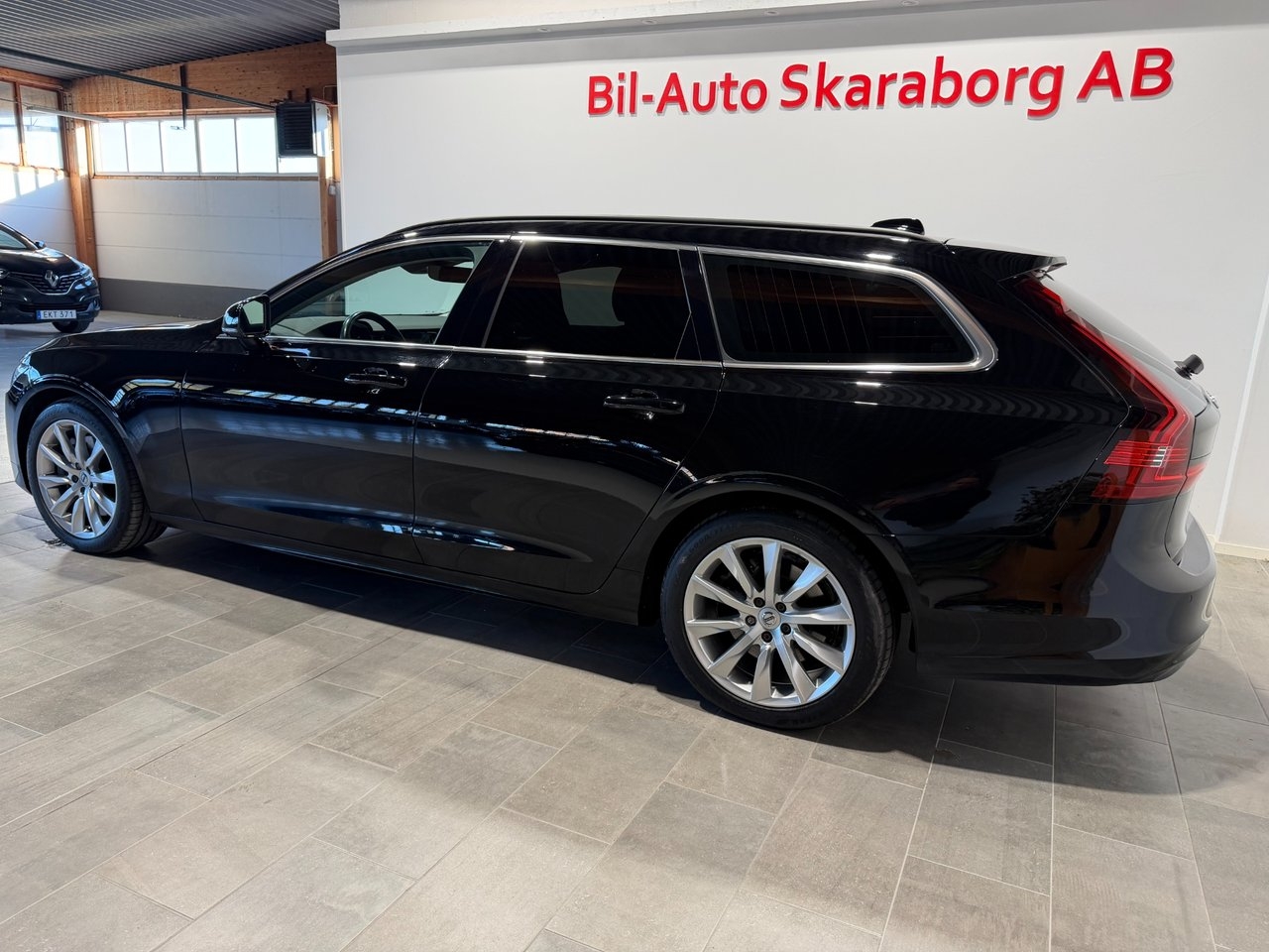 Volvo V90 2022, kuva 4/25