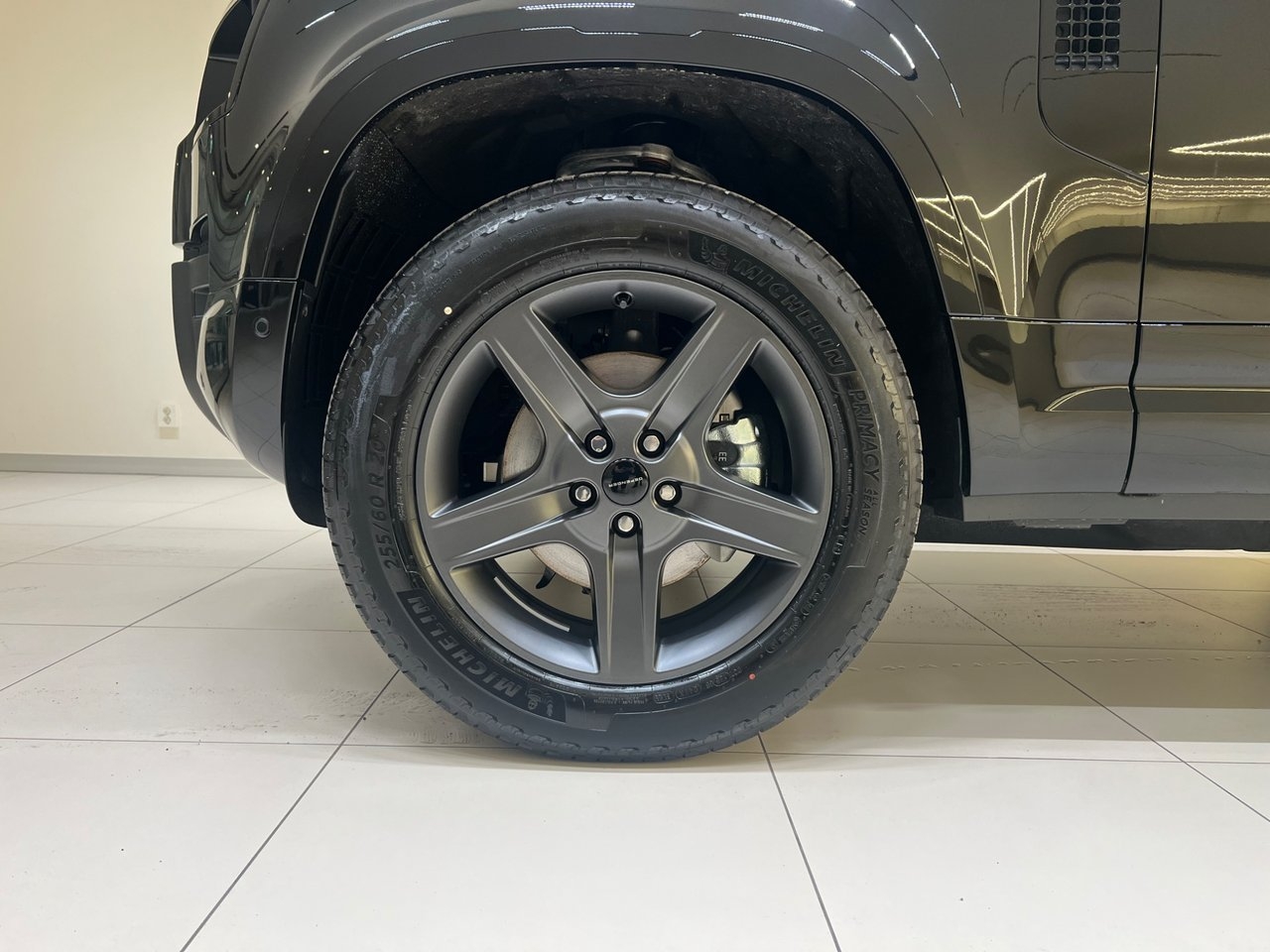 Land Rover Defender 90 D200 X-Dynamic SE 2026, photo 5/10