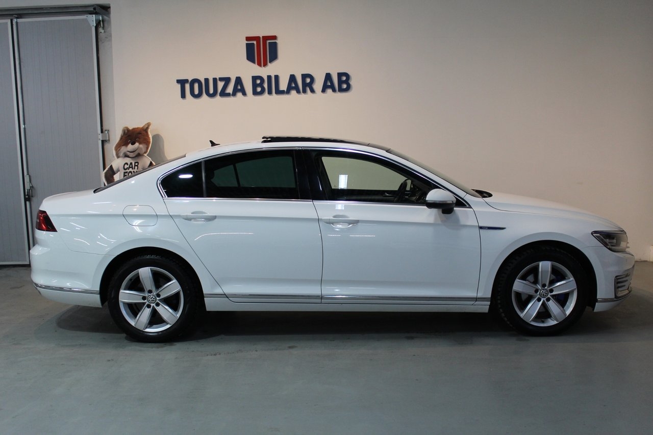 Volkswagen Passat 2017, photo 4/10