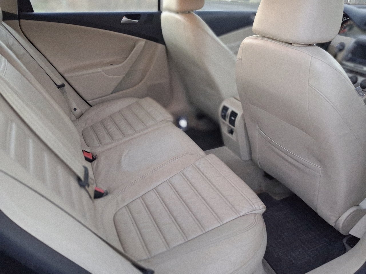 Volkswagen Passat 2010, bild 7/8