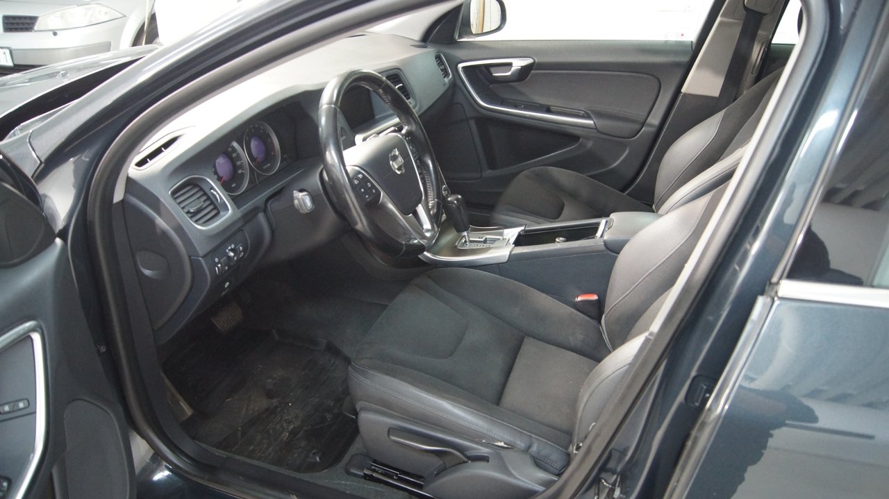 Volvo S60 2012, photo 5/10