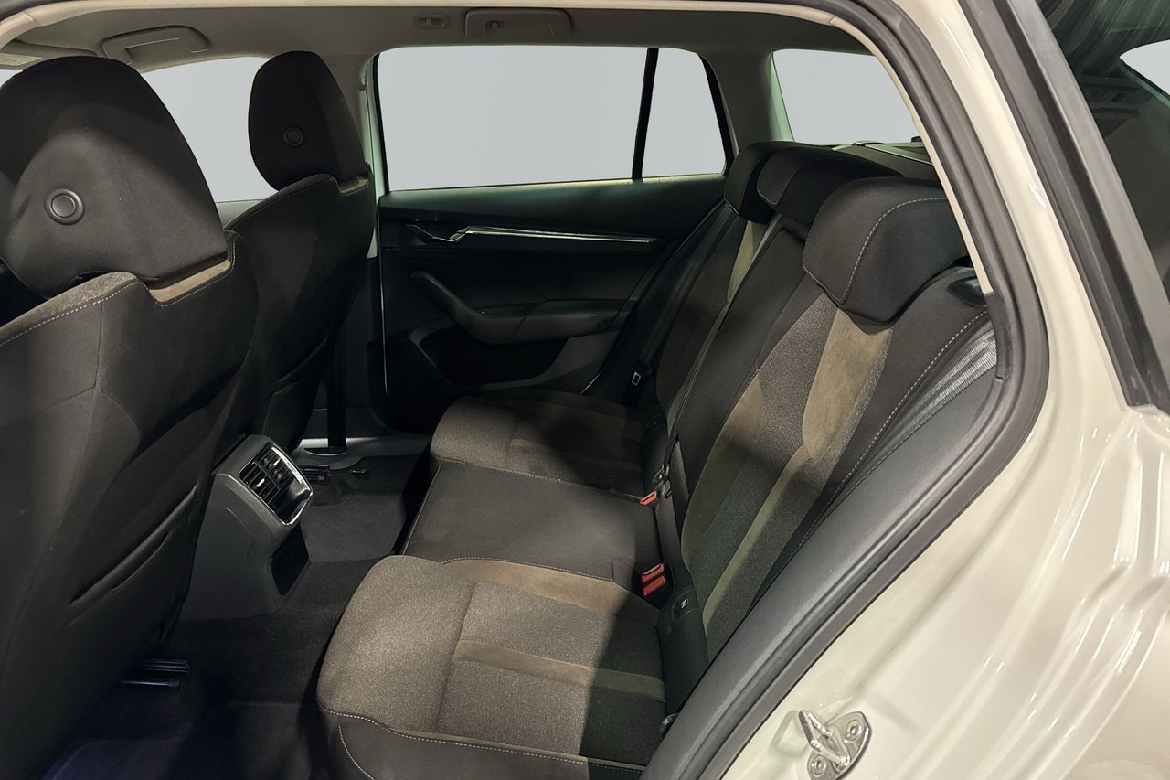 Skoda Octavia 2023, bild 6/6