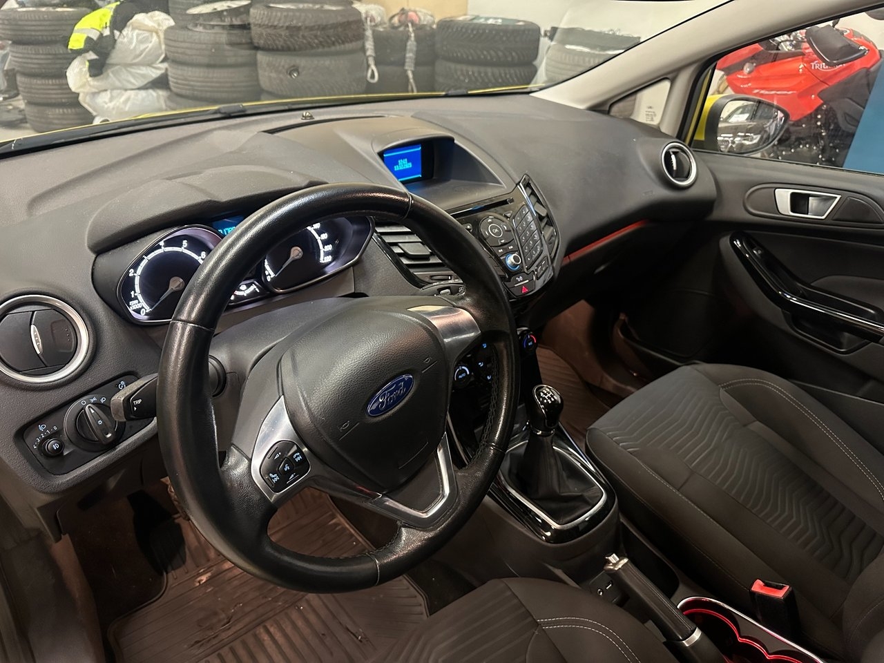 Ford Fiesta 2015, bild 6/10