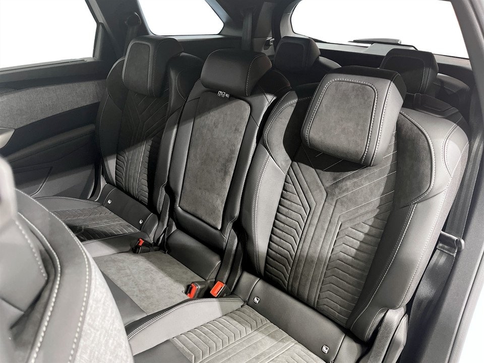 Peugeot 5008 GT Ultimate Hybrid 2025, bild 6/9