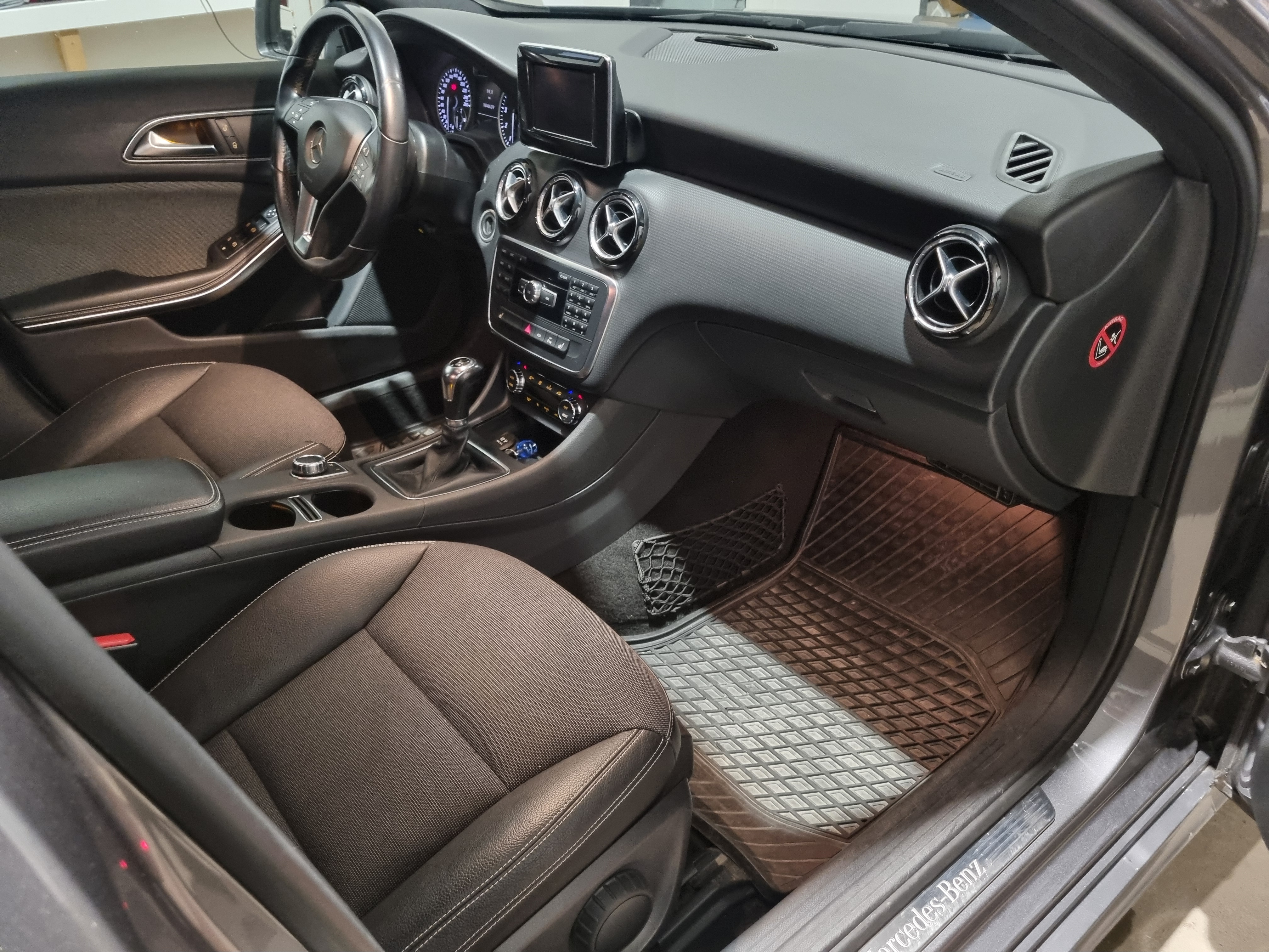 Mercedes-Benz A 180 Manuell 2013, bild 5/10