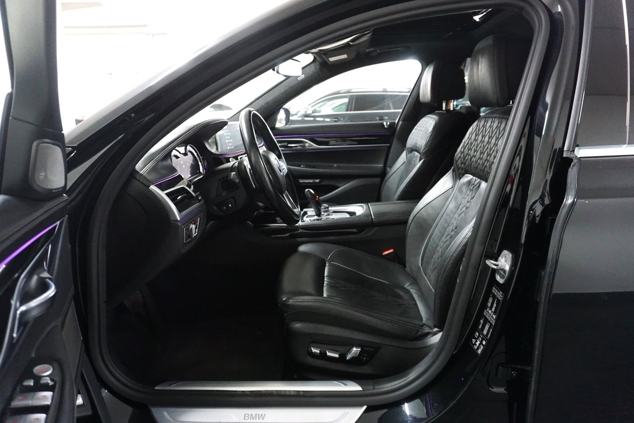 BMW 750 2017, photo 6/10