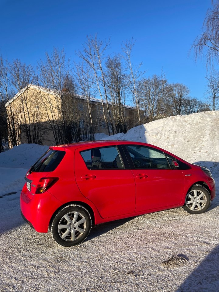 Toyota Yaris Hybrid e-CVT Active Euro 6 2014, bild 3/10