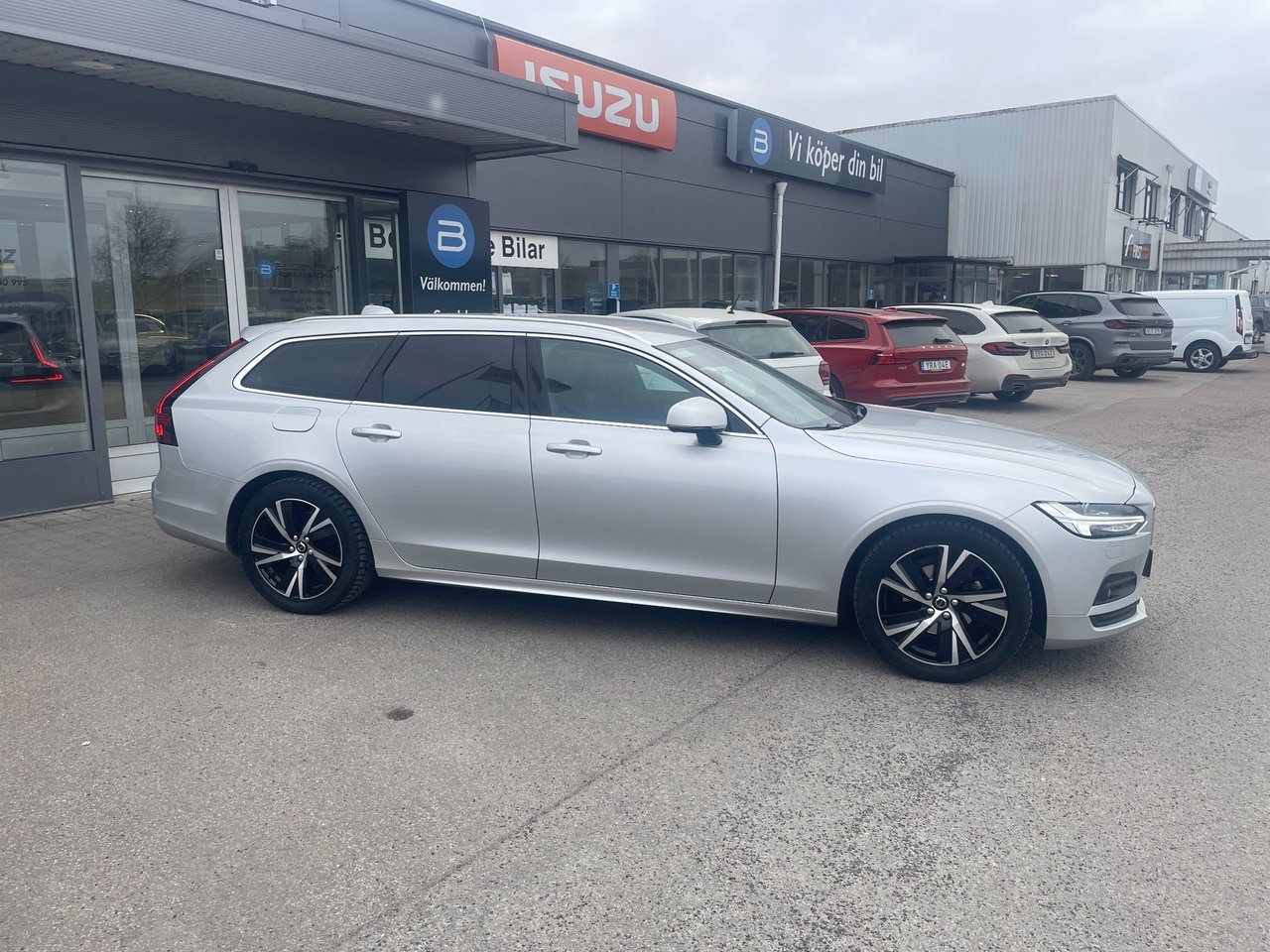 Volvo V90 D4 AWD Momentum, AUT 2021, bild 2/10