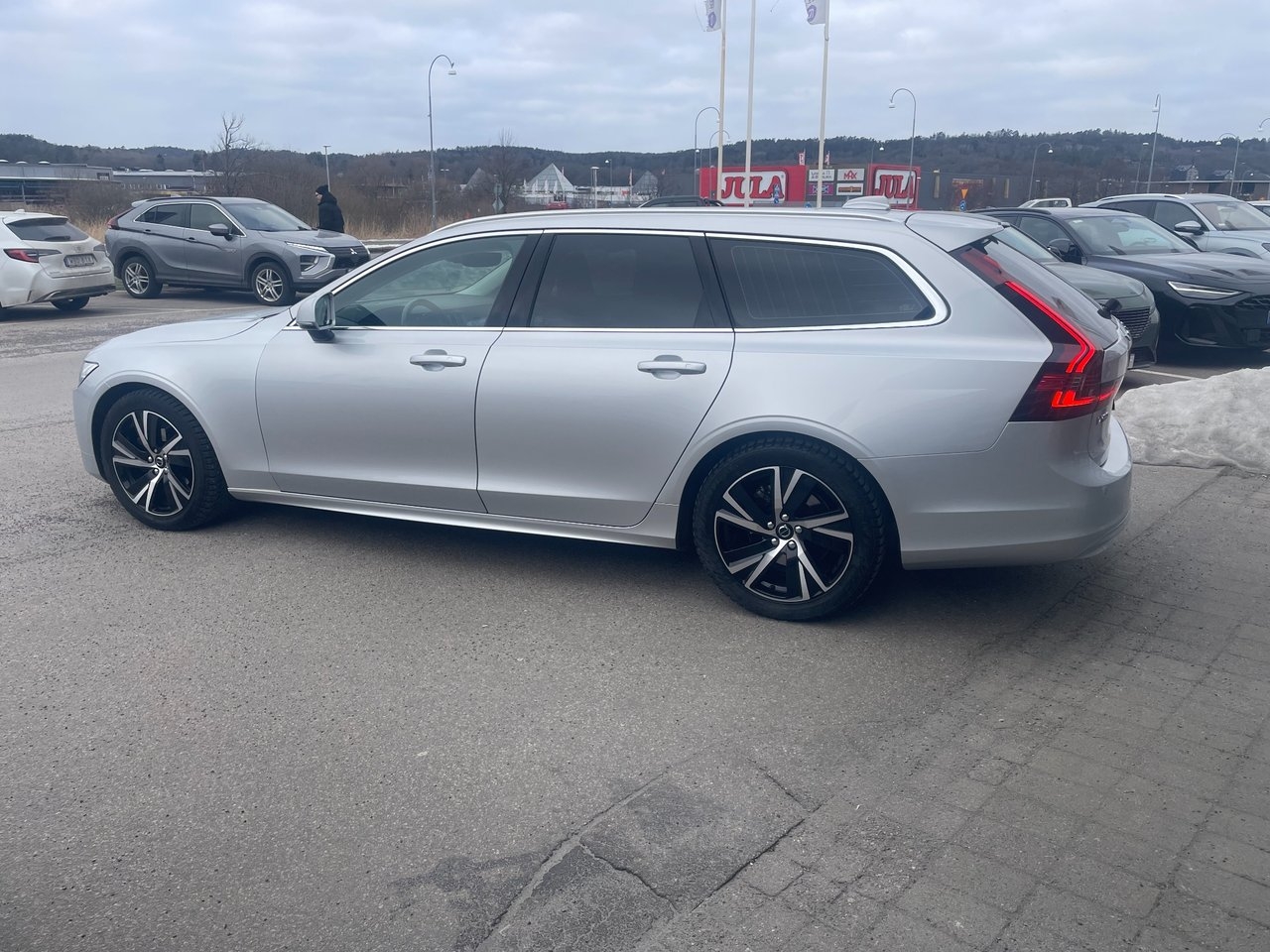 Volvo V90 D4 AWD Momentum, AUT 2021, bild 3/10