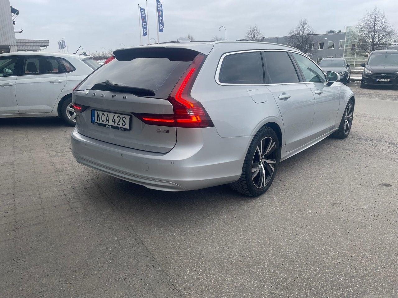 Volvo V90 D4 AWD Momentum, AUT 2021, bild 4/10