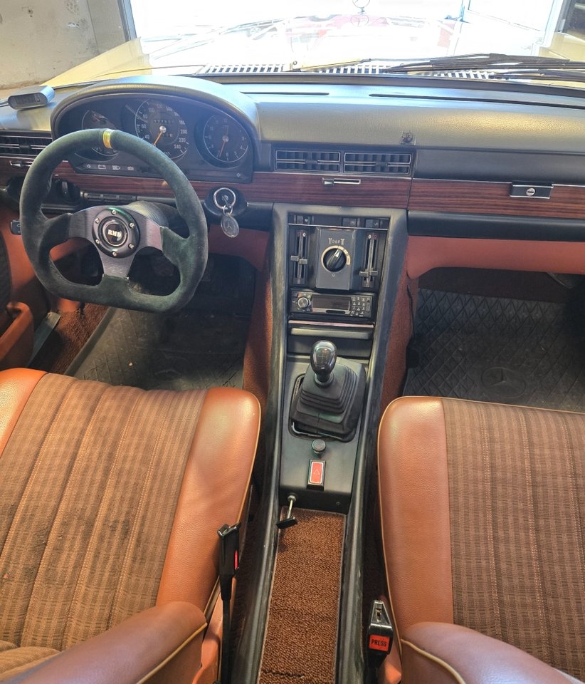Mercedes-Benz 280 SE 1975, photo 6/10