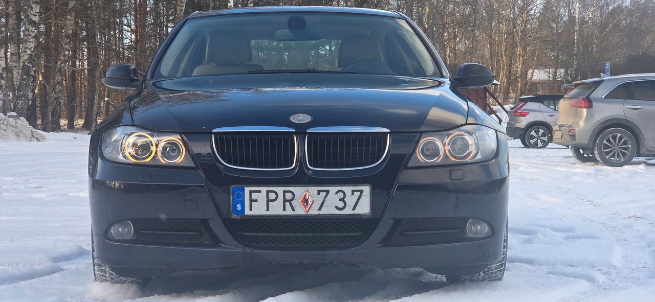 BMW 320 2009, bild 2/10