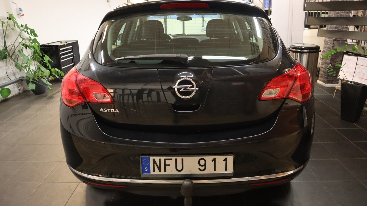 Opel Astra 1.6 Enjoy Euro 5 2013, bild 5/9