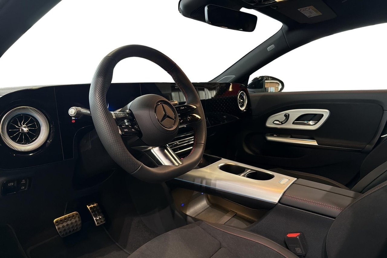 Mercedes-Benz CLA 350 4MATIC 2026, bild 6/10
