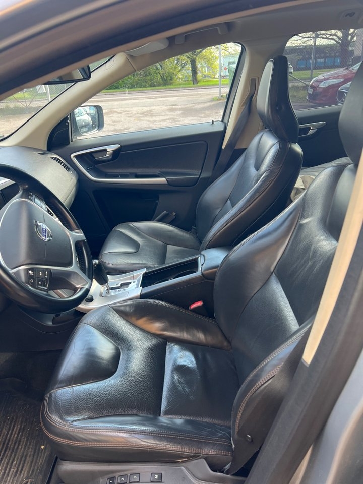 Volvo XC60 2010, photo 5/7