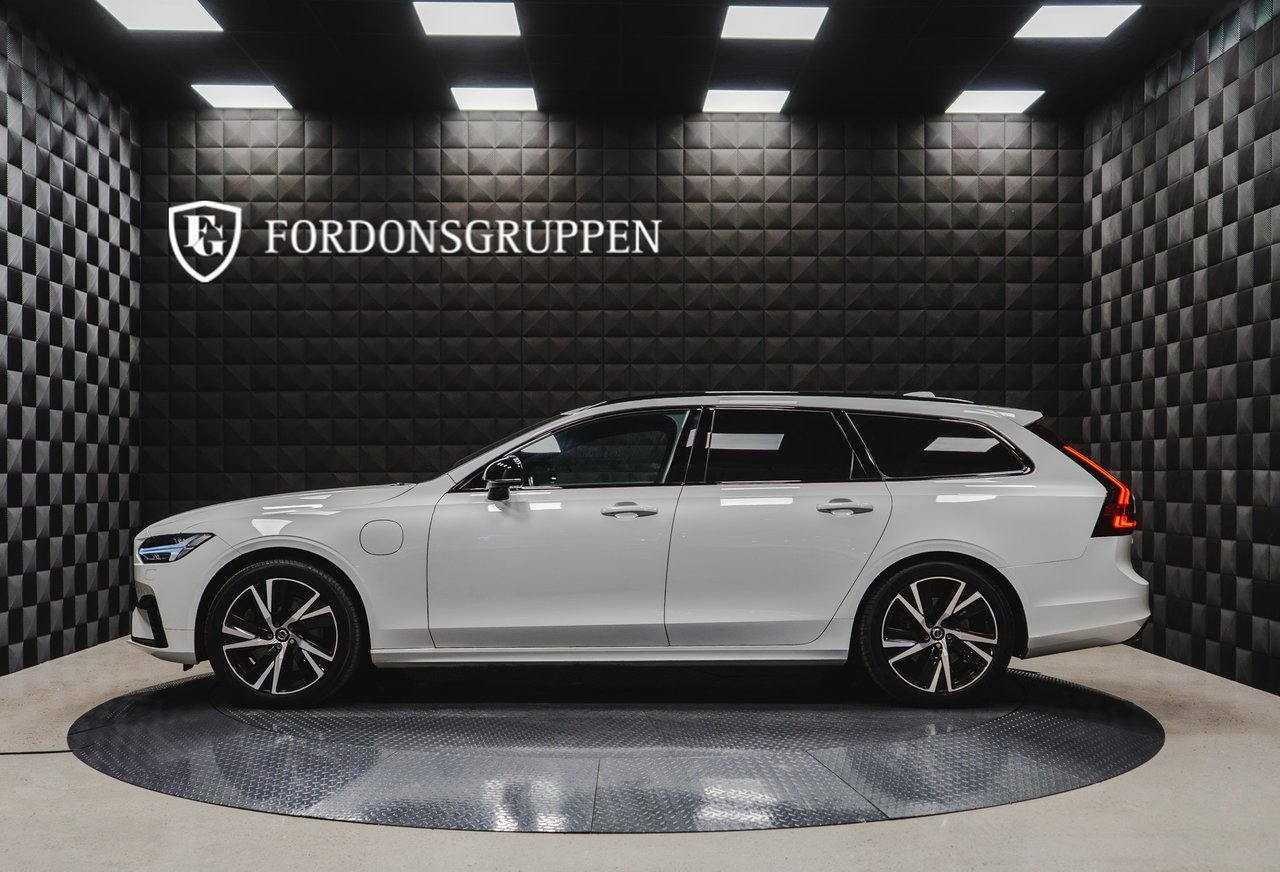 Volvo V90 Recharge T8 AWD Plus Dark 2023, kuva 4/10