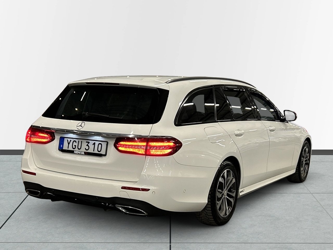 Mercedes-Benz E 2017, photo 6/10