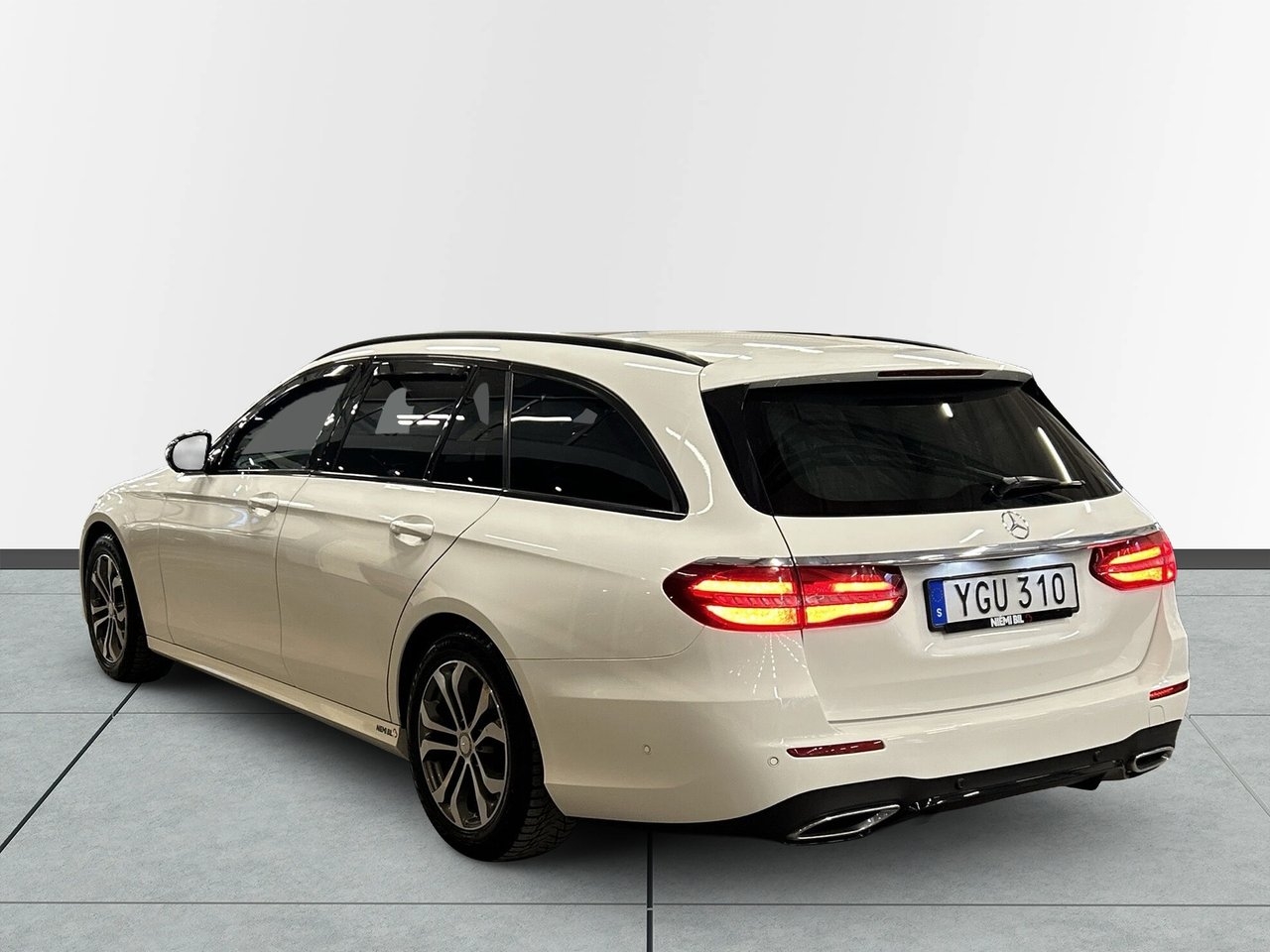 Mercedes-Benz E 2017, photo 5/10