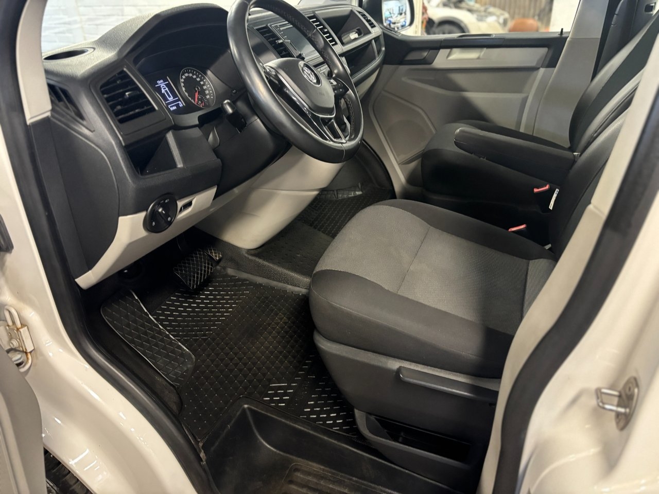 Volkswagen Transporter 2019, photo 5/7