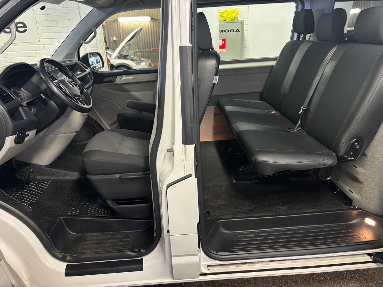 Volkswagen Transporter 2019, photo 6/7