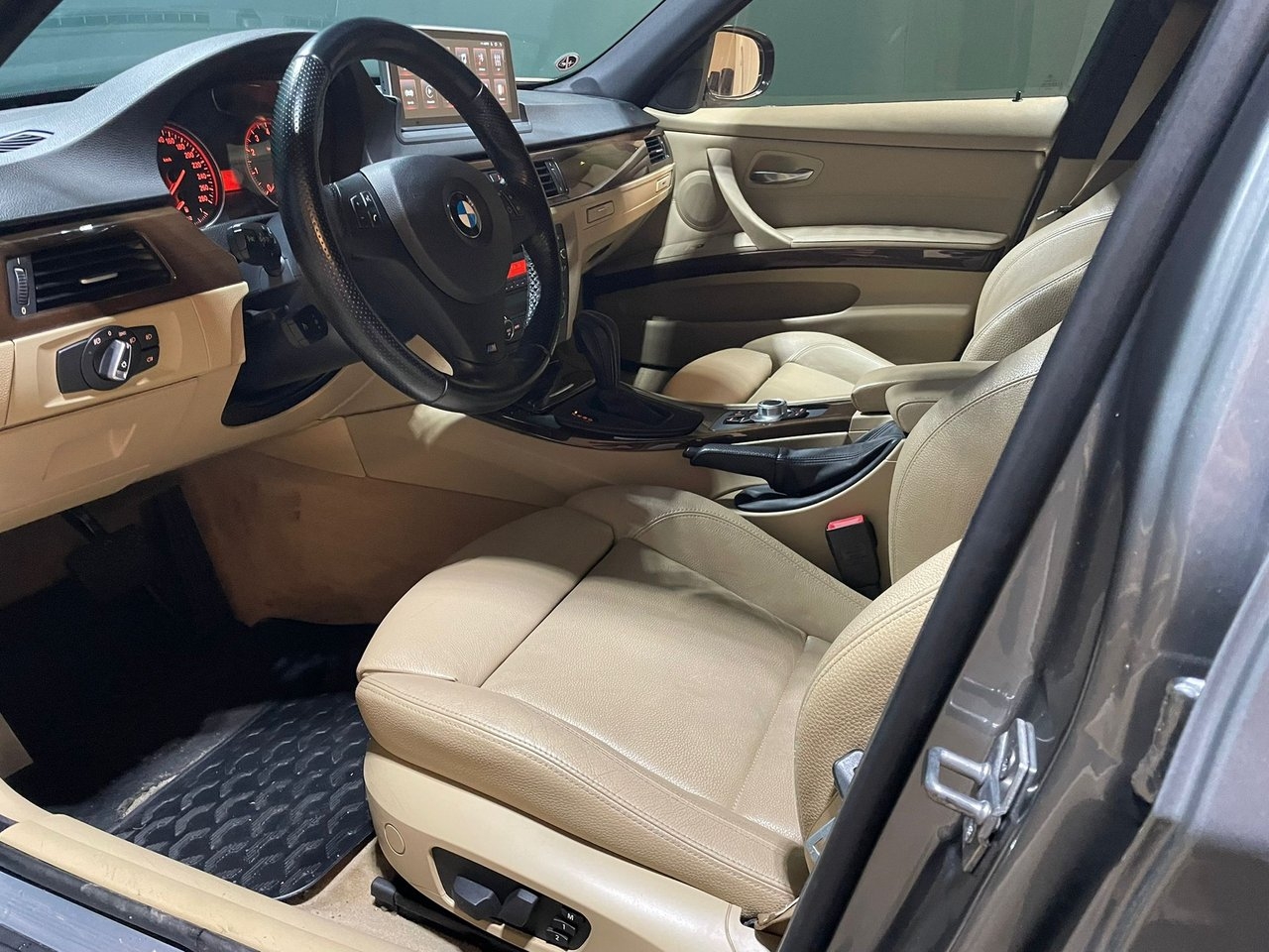 BMW 335 2010, bild 5/13