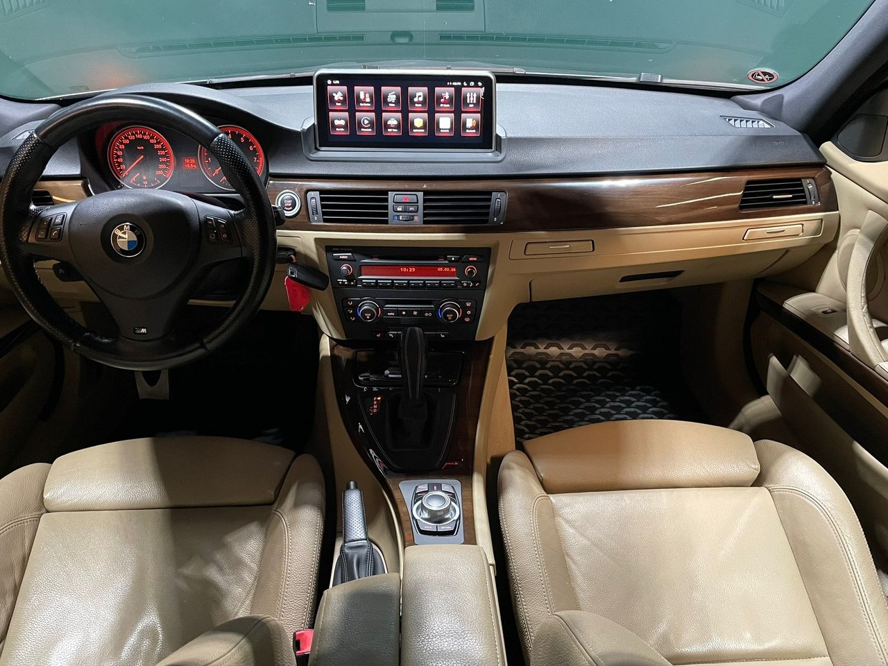 BMW 335 2010, bild 7/13