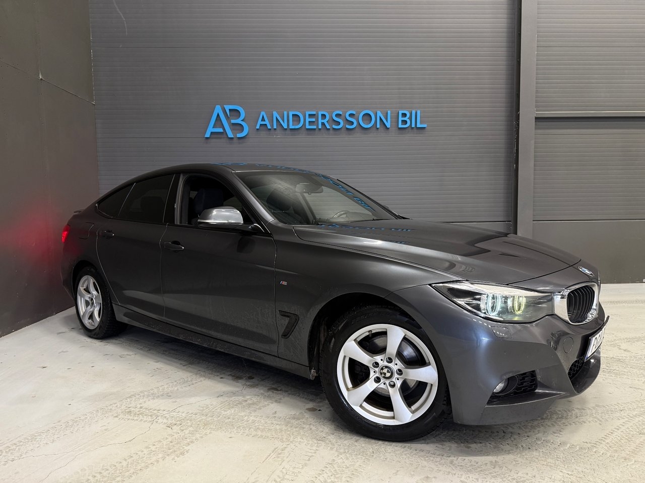 BMW 320 2017, bild 2/10