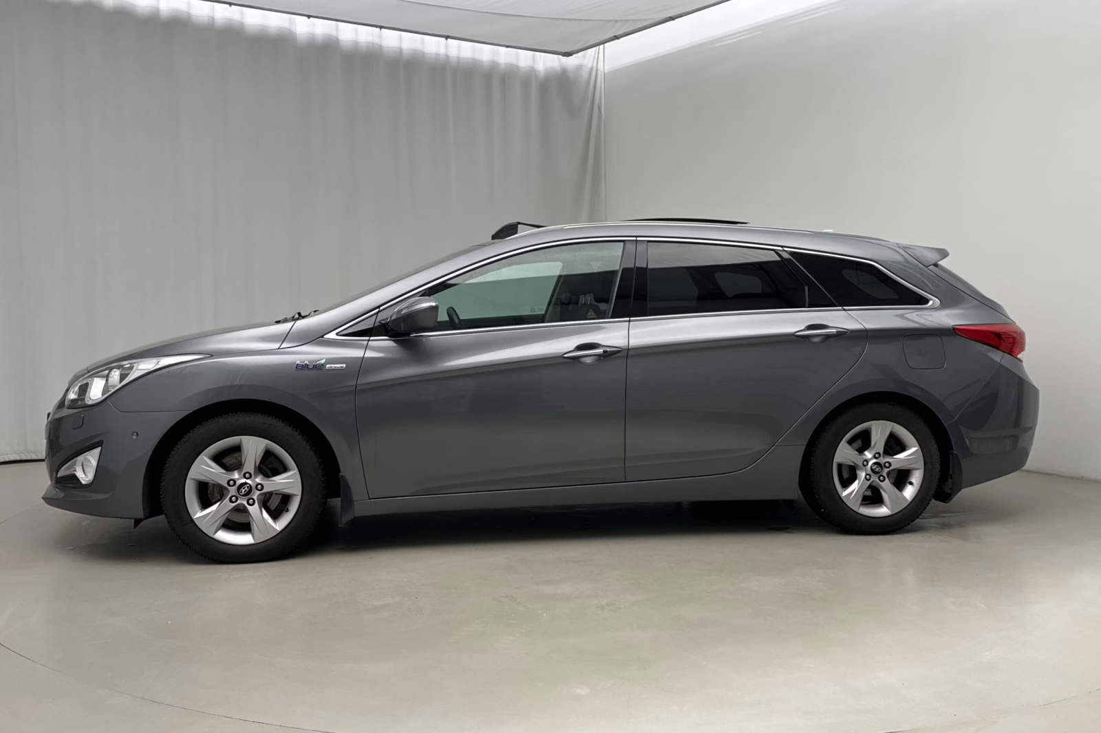 Hyundai i40 cw 1.7 CRDi Manuell 2012, bild 2/10
